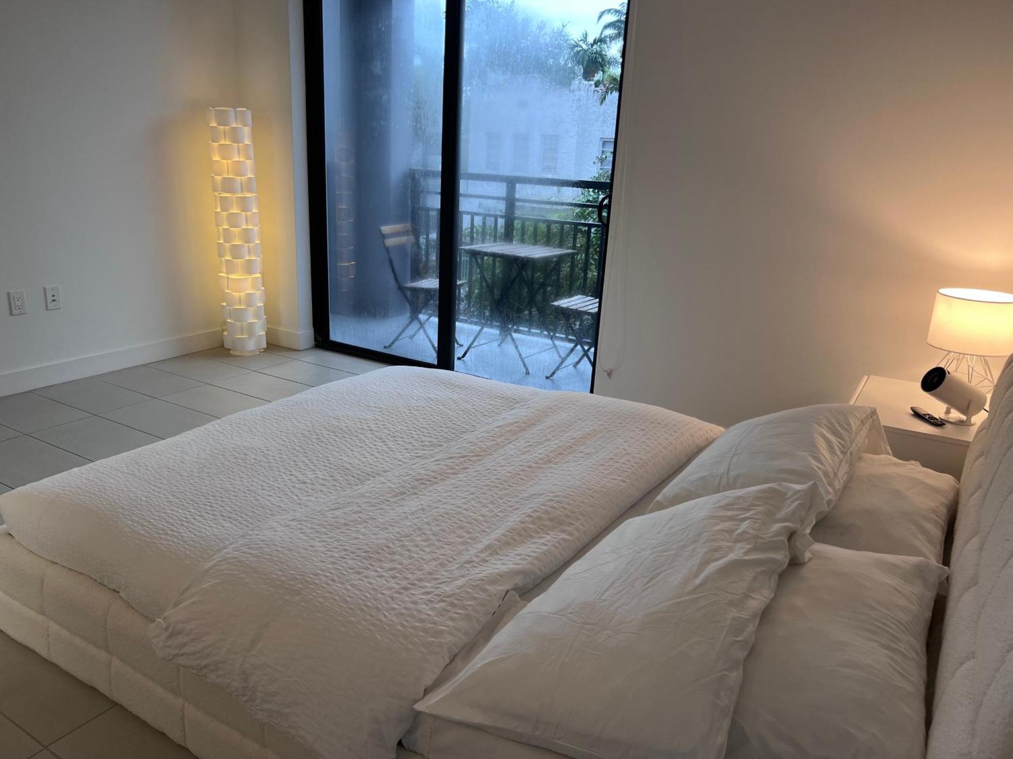 Master Bed Room In Calle Ocho Miami Exteriör bild