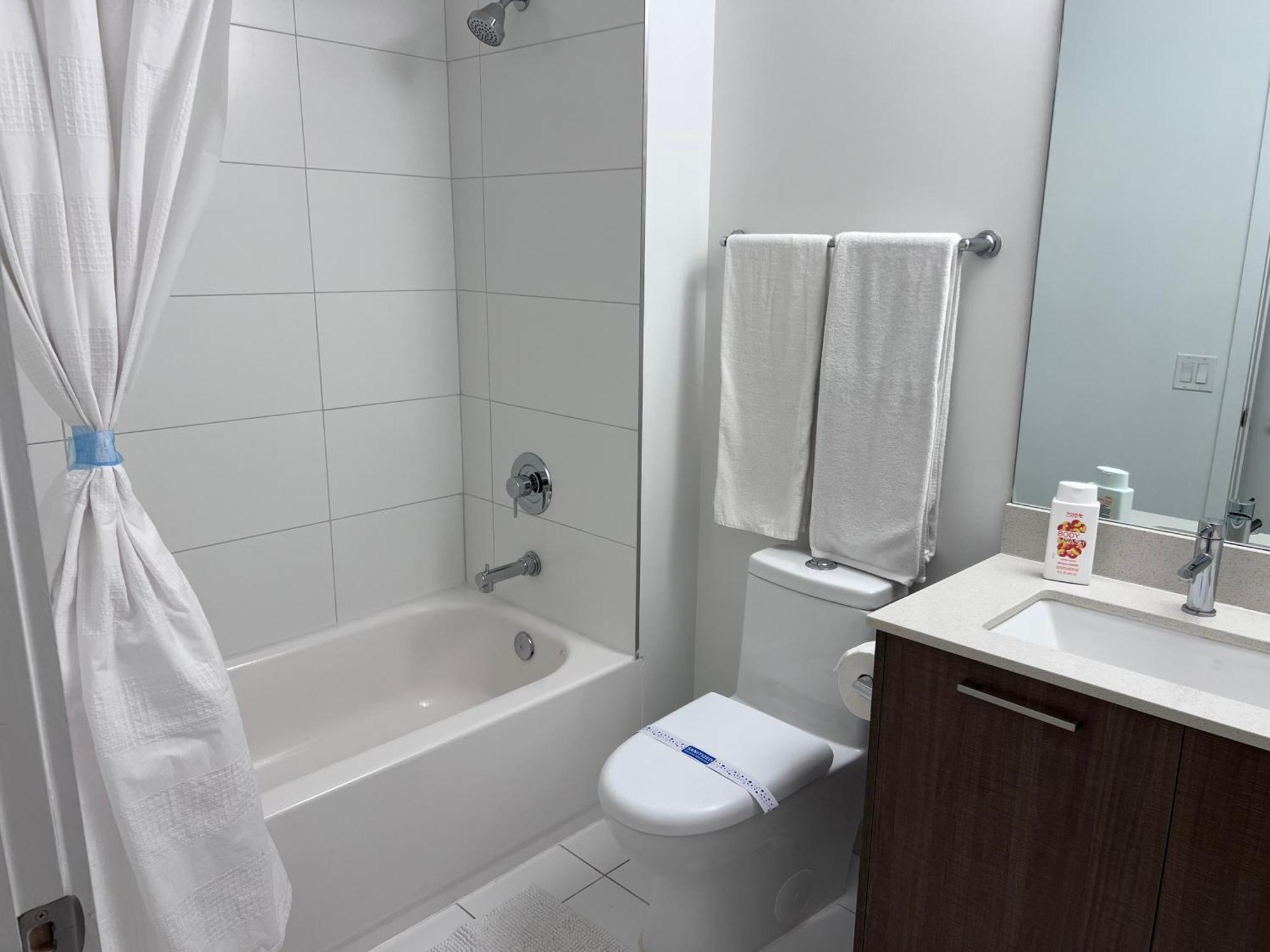 Master Bed Room In Calle Ocho Miami Exteriör bild