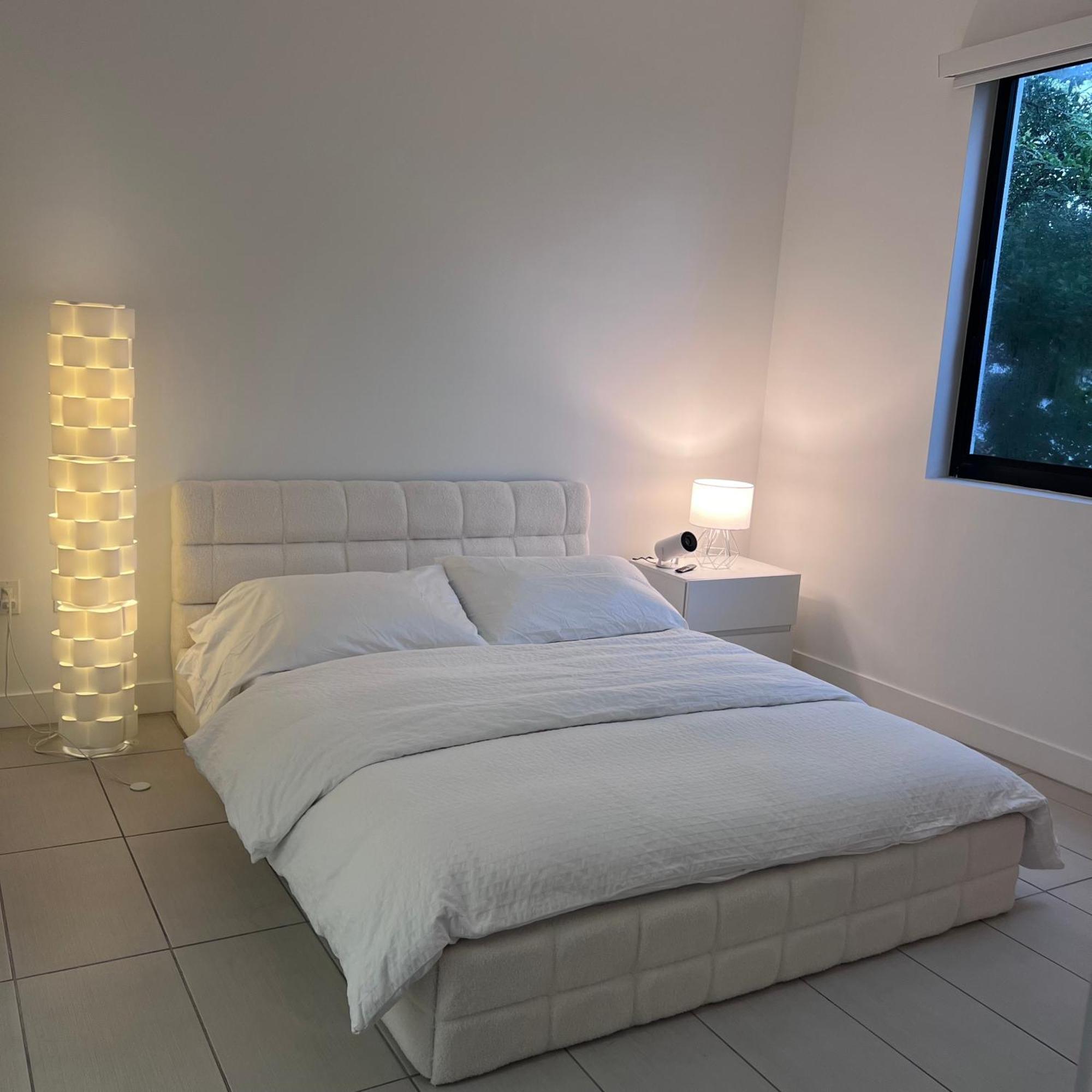 Master Bed Room In Calle Ocho Miami Exteriör bild