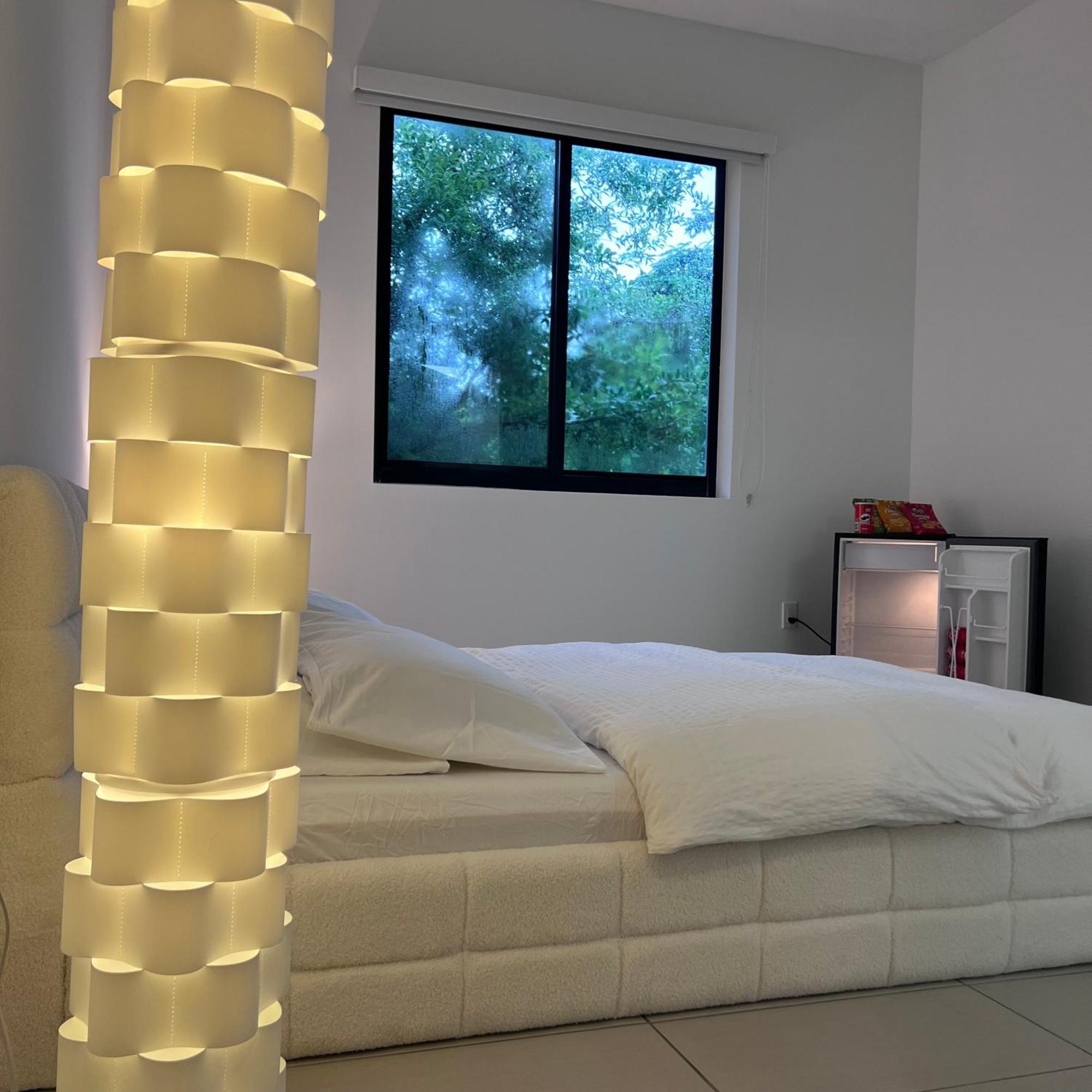 Master Bed Room In Calle Ocho Miami Exteriör bild