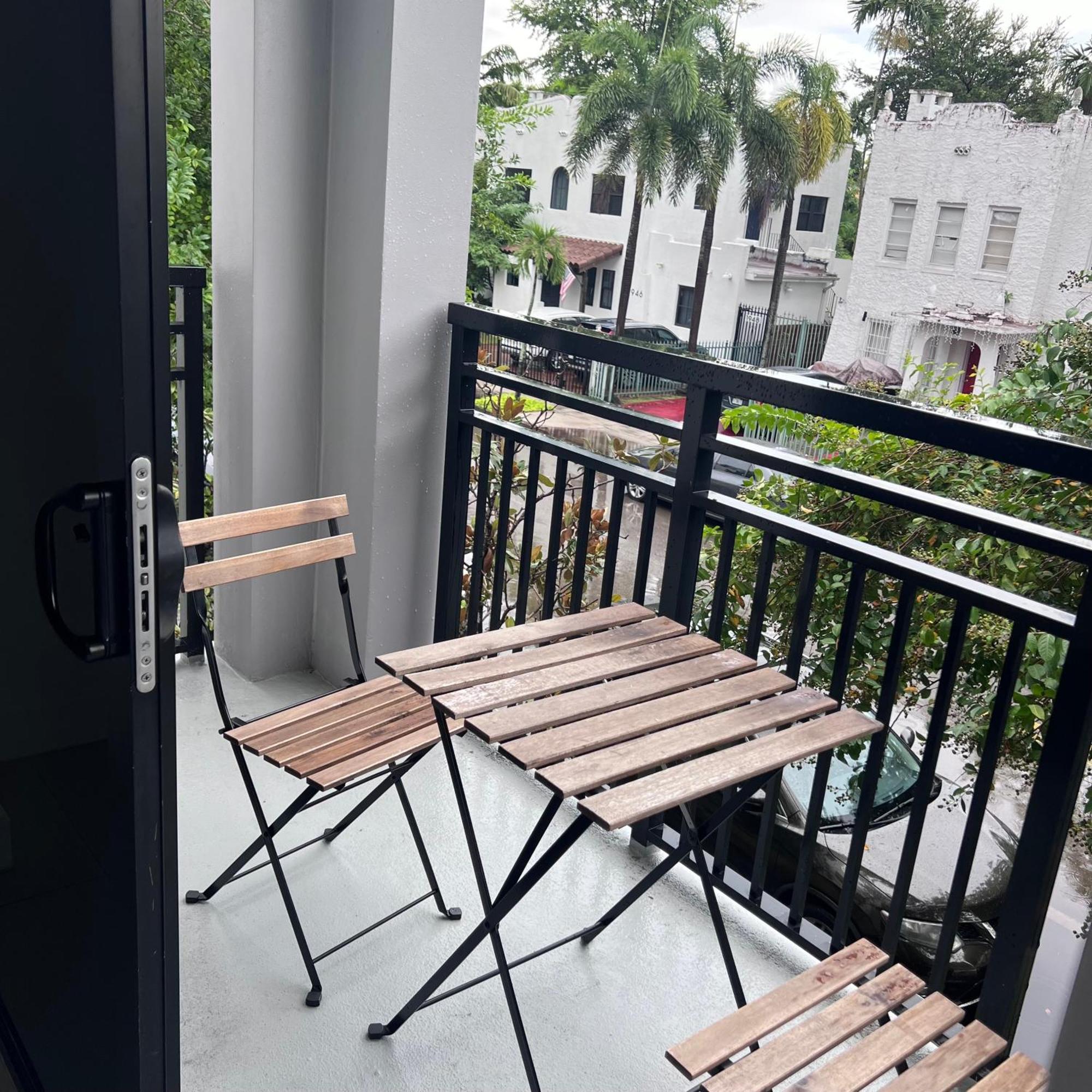 Master Bed Room In Calle Ocho Miami Exteriör bild