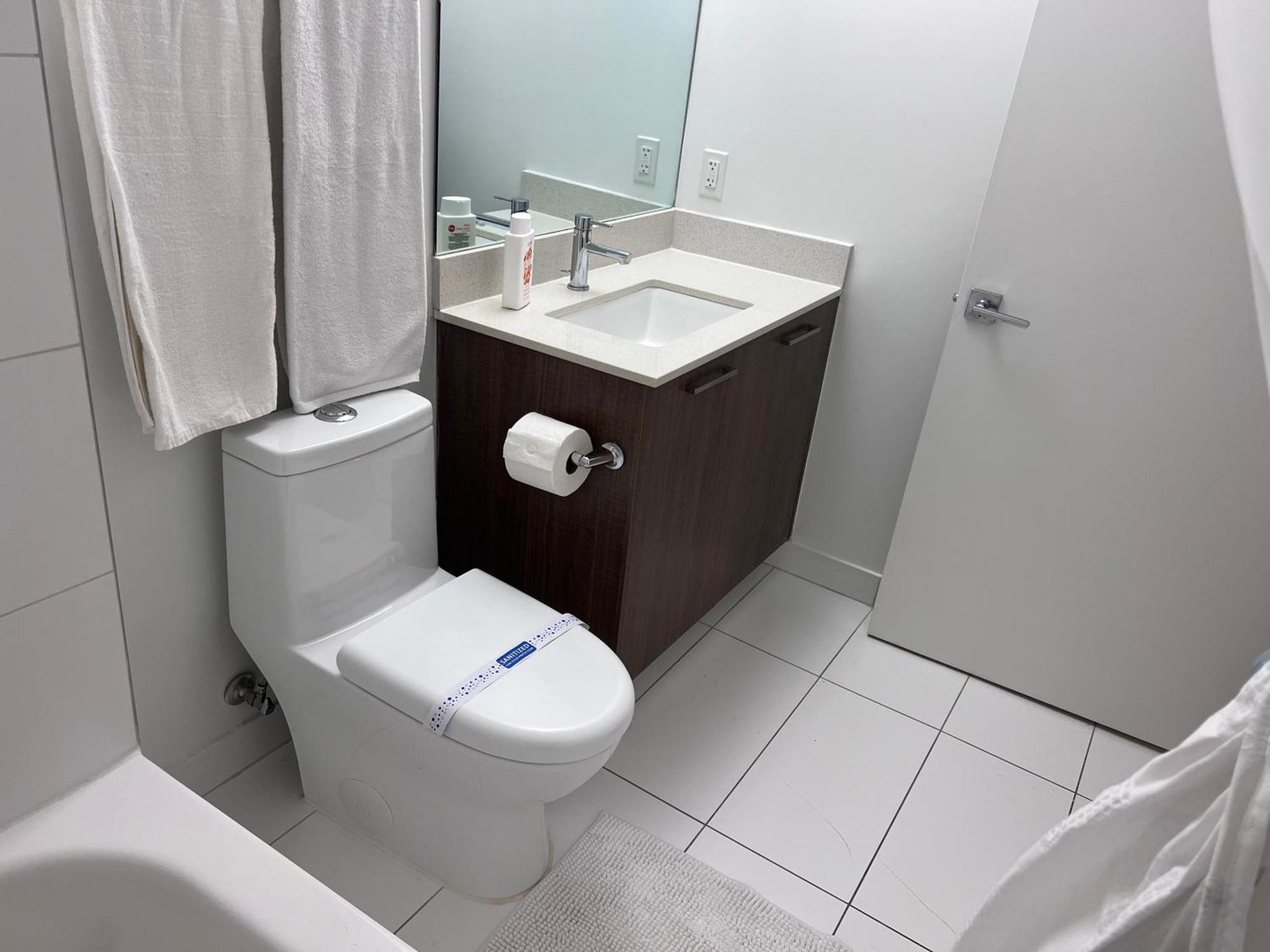 Master Bed Room In Calle Ocho Miami Exteriör bild